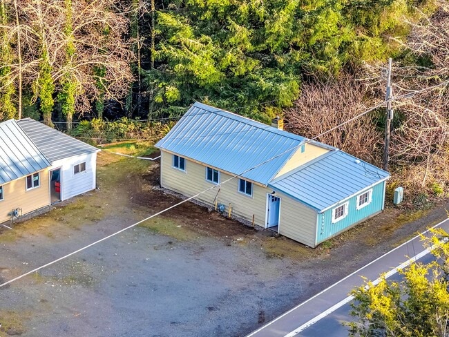 Photo - 91907-91917 Hwy 104 Unit 91907