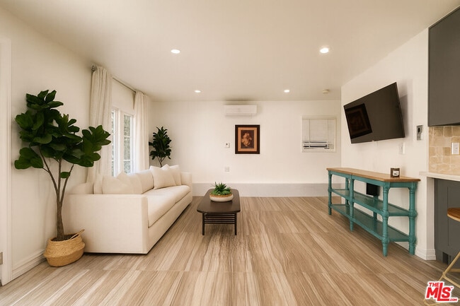 Photo - 1174 Coldwater Canyon Dr