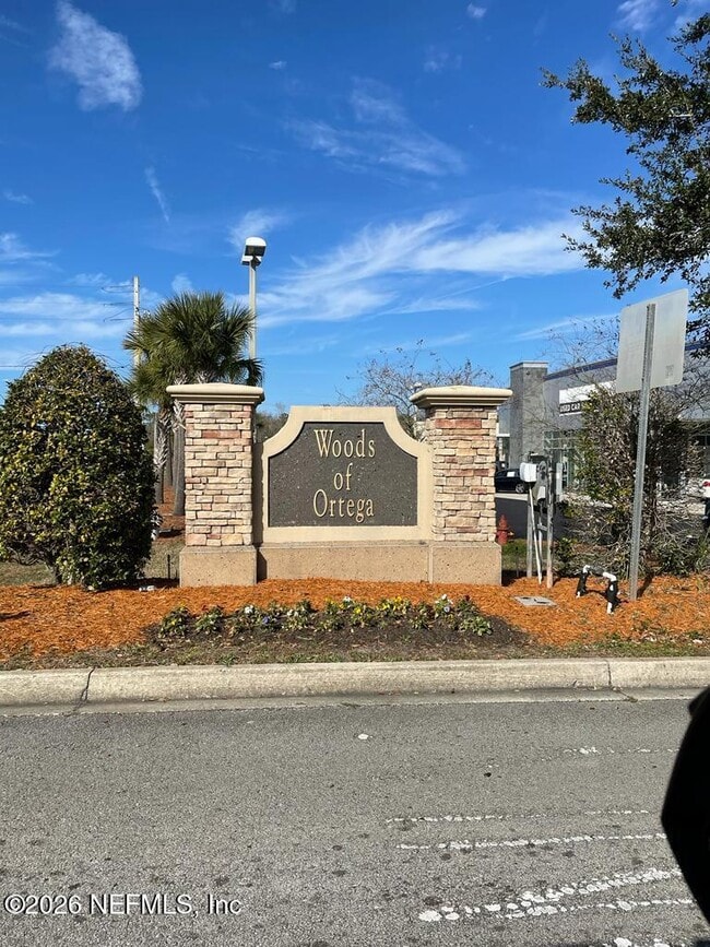 Building Photo - 6985 Ortega Woods Dr Unit 9