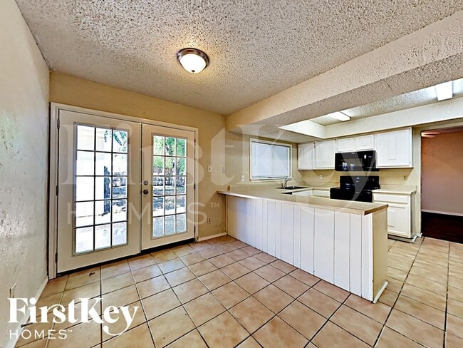 7431 Bayberry Ln