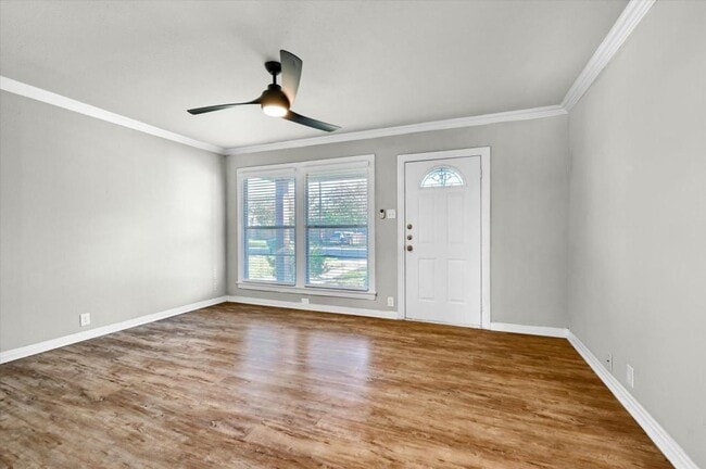 Photo - 810 N Throckmorton St