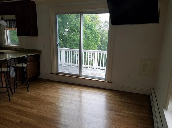 Photo - 34 Claremont Ter Unit 4