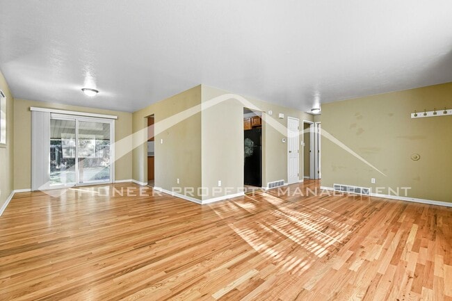 Photo - Spacious Home with Washer/Dryer and Fenced Yard