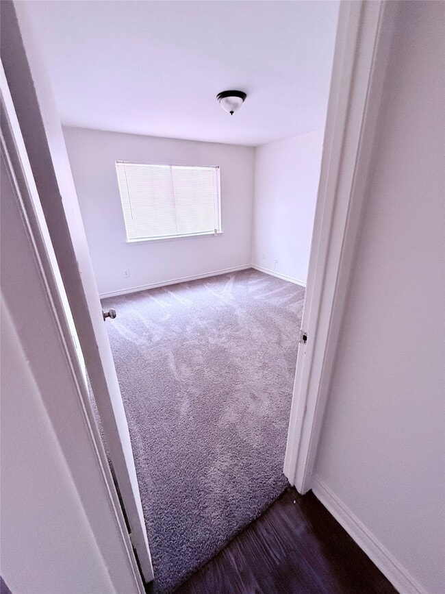 Photo - 5625 Antoine Dr Unit 421