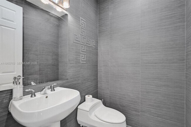 Photo - 1251 Hayes St