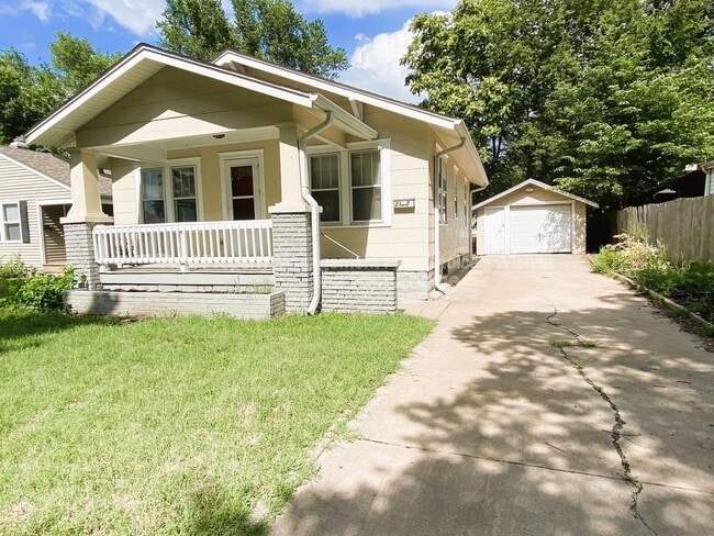 Photo - 2142 S Waco Ave