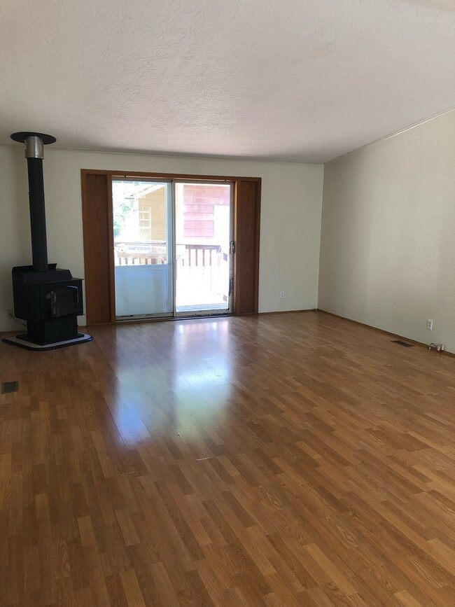 Photo - Spacious 3 bedroom home