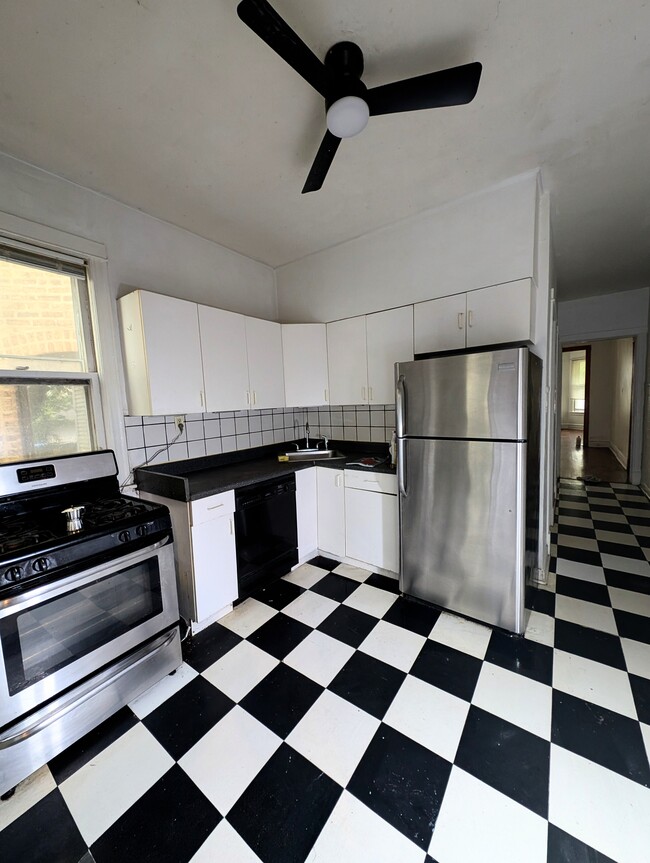Photo - 1466 W Rascher Ave Unit 1