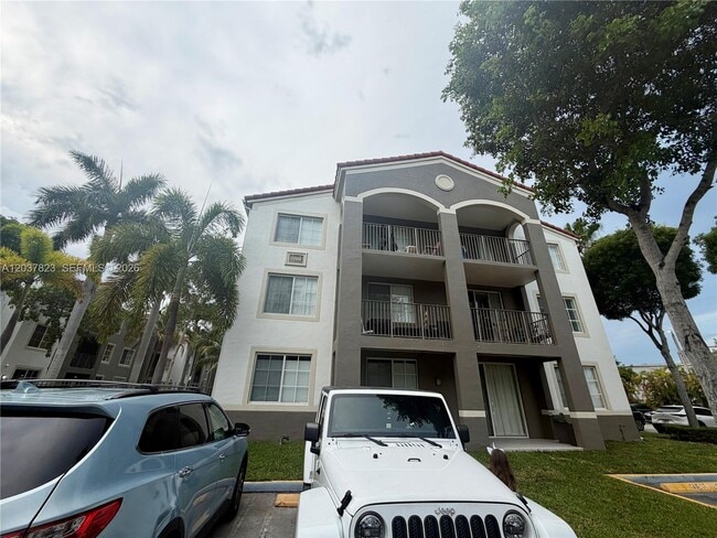 Building Photo - 6861 SW 44th St Unit 205