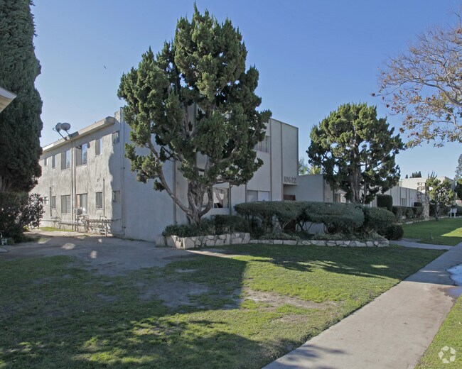 Photo - Oasis Apartments