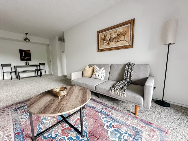 Building Photo - 1071 Clayton Ln