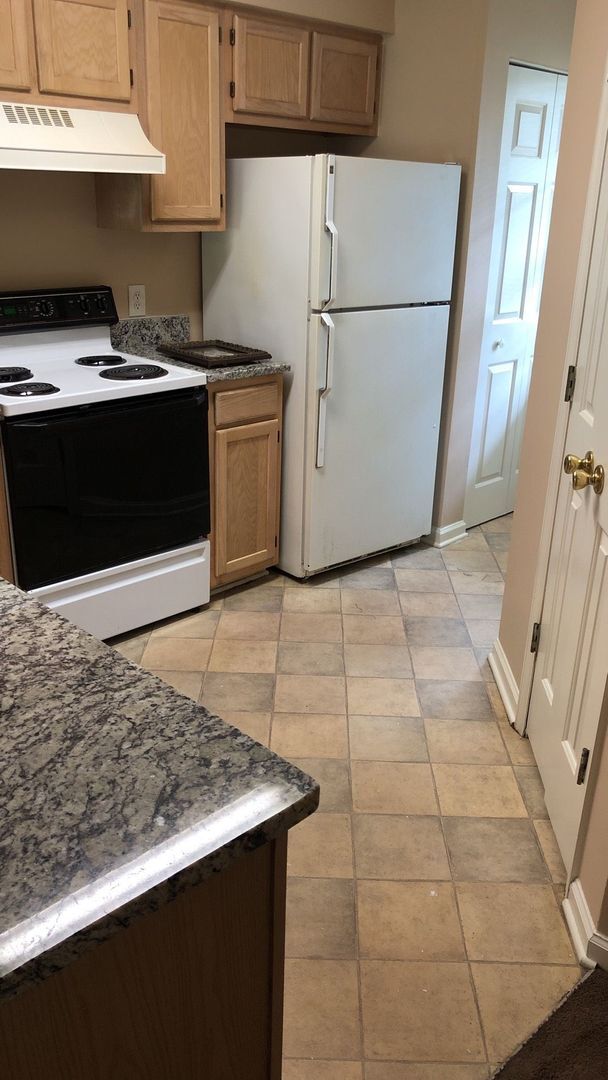 Photo - REDUCED!  River Oaks 28E - SPECIAL - 2nd month 1/2 half off rent Unit 28-E