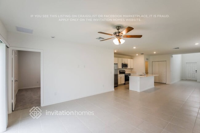 Photo - 714 Carlyle Way