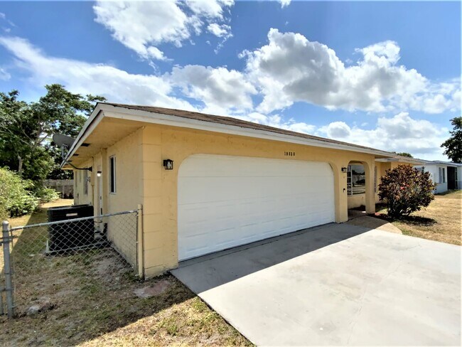 Photo - 10830 Stacey Ln