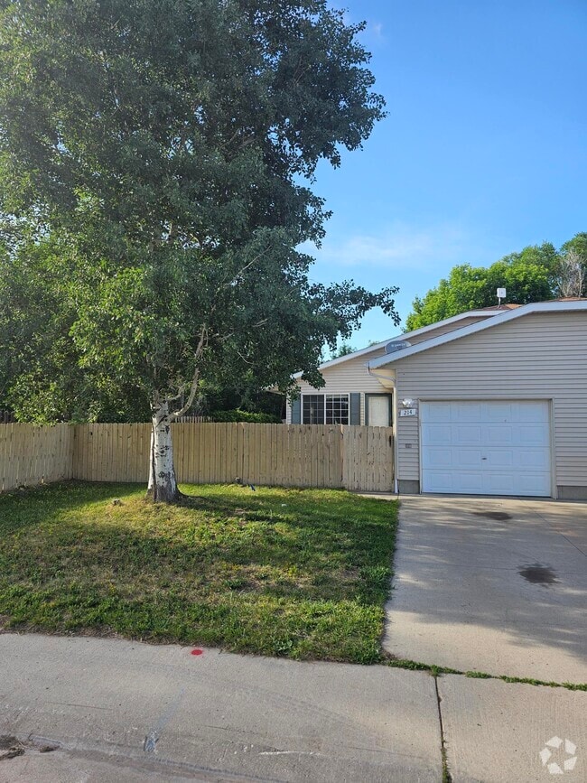 Building Photo - 214 W Timothy St Rental
