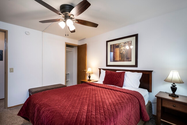 Cama Queen en todas las habitaciones secundarias - Countryside Corporate Apartments