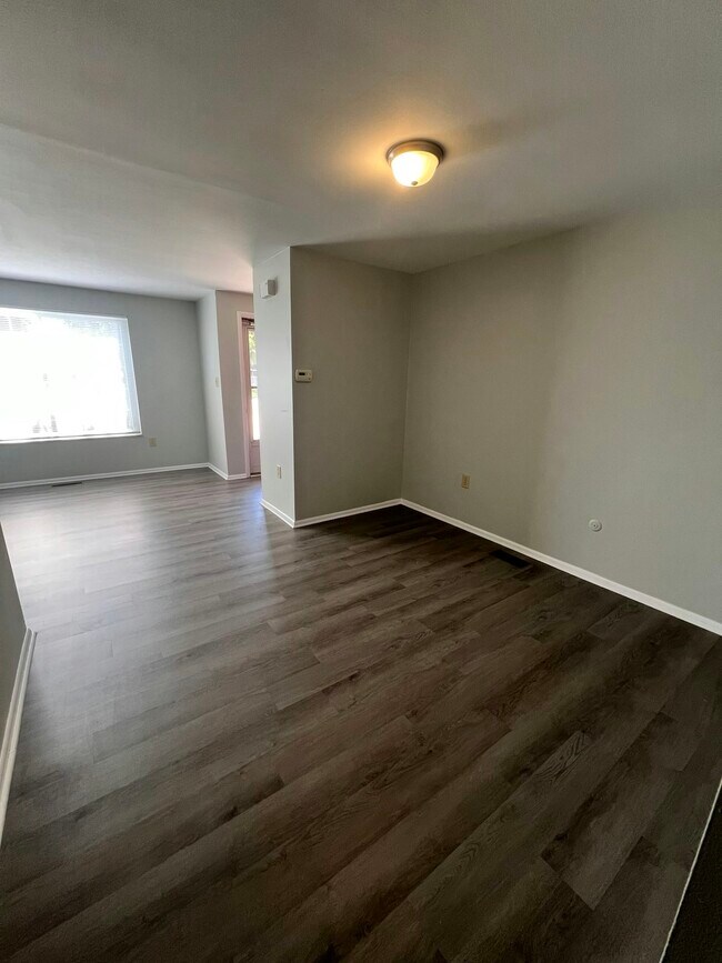 Photo - 206 N Main St