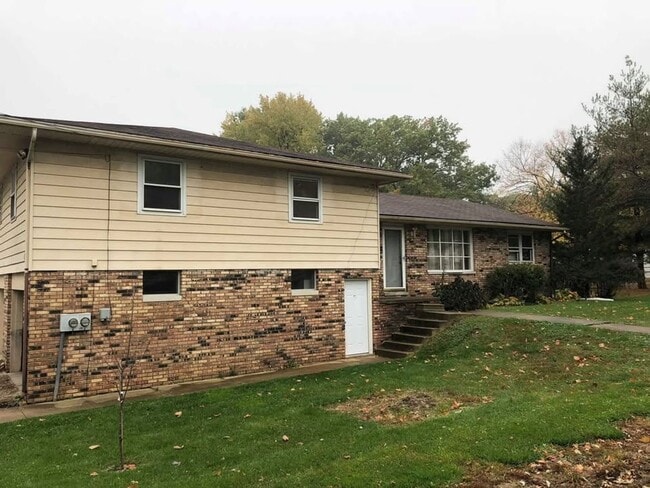 Building Photo - 301 Eaton Ave Unit A