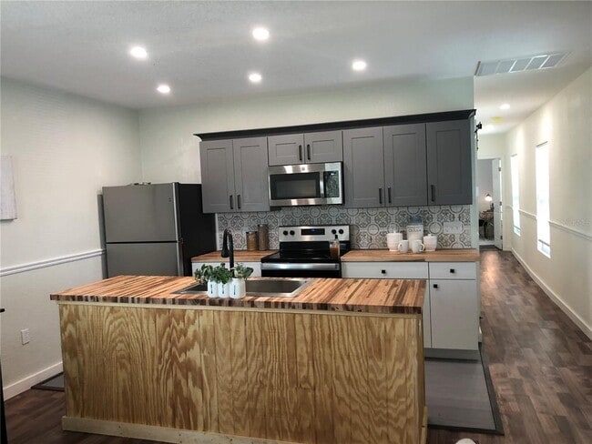 Photo - 1321 W North B St