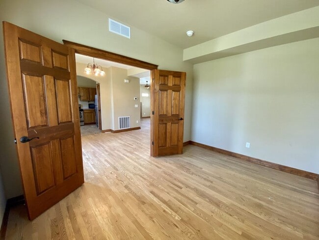 Photo - Spacious 4 bed 3.5 Bath in Maple Hill!