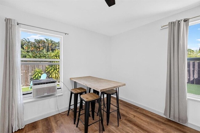2702 NE 9th Ave Unit 1