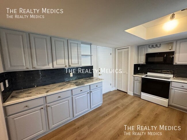 Photo - 107 S Deerwood Ave