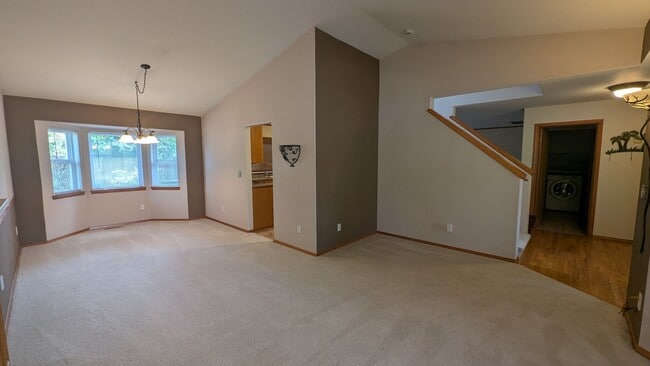 Photo - 17180 Sawyer St SE