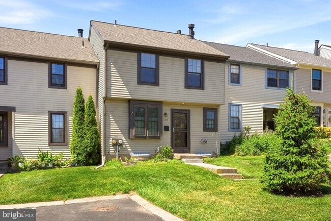 Photo - 204 Livingston Ct