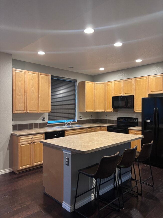 Photo - 3670 Paonia St