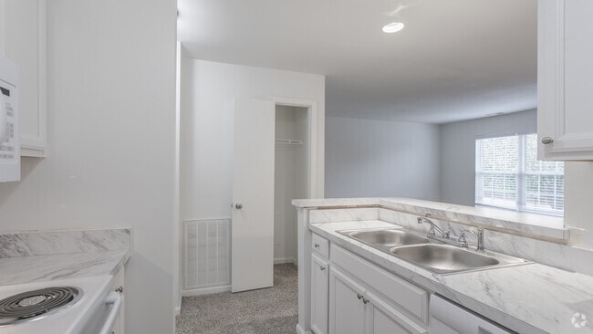 2BR,2BA,-950SF