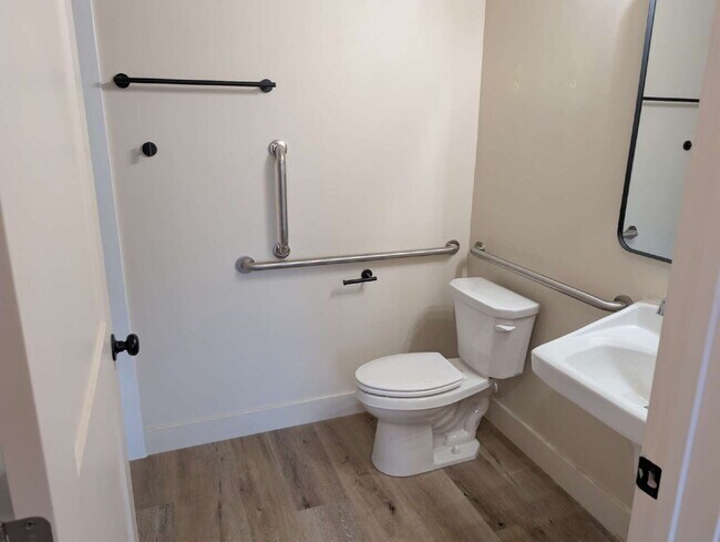 Now Leasing – Modern 2 Bedroom, 2 Bath Apartment at Sunrise Village