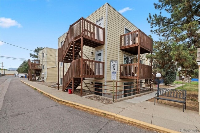 Building Photo - Adorable 2-Bedroom Condo Near Old Town Arvada