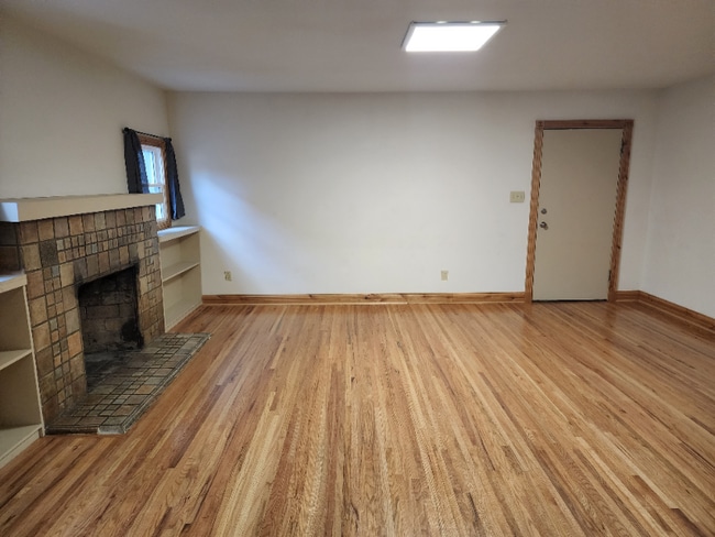 Building Photo - 1634 S College Ave