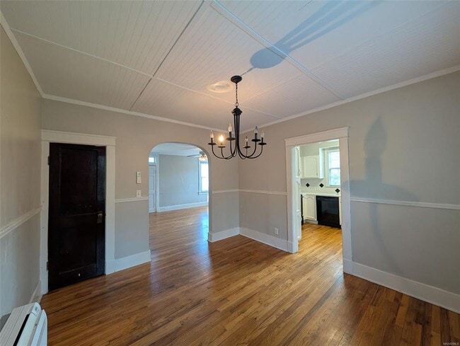 Photo - 2166 College St