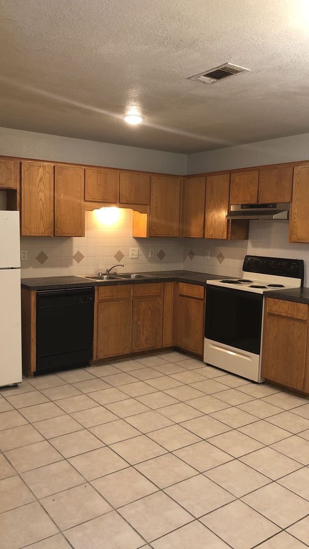 Photo - COMING SOON! Unit 3003 Cantabrian Drive - D