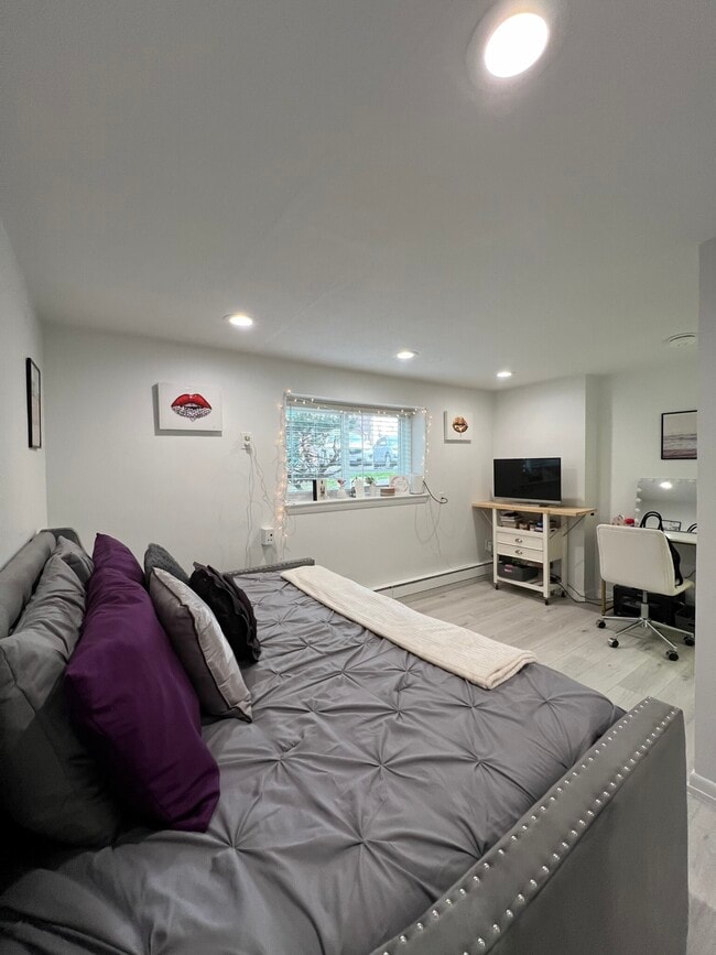 Building Photo - 21 Euston St Unit 4 Rental