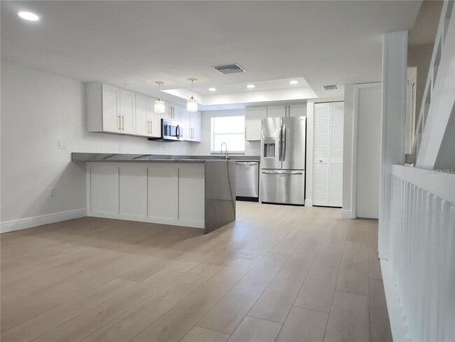 255 Capri Cir N