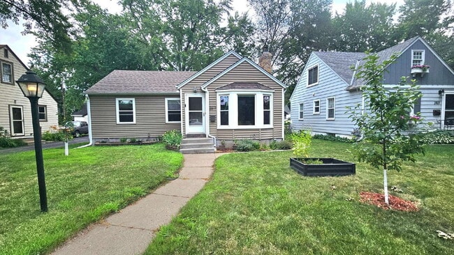 Building Photo - 3-Bedroom Oasis with 2 Full Baths in Saint Louis Park – 1,511 Sq. Ft. of Comfort 9/5.