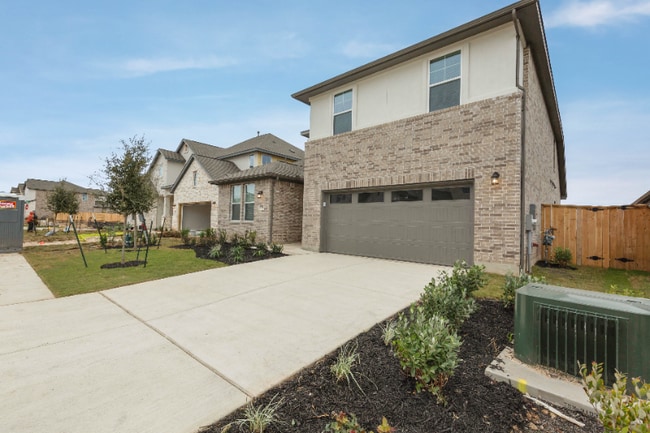 Photo - 1533 Sawmill Xing