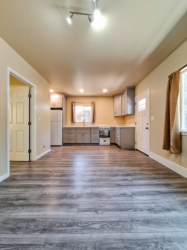 Photo - 682 S Genevieve Ln