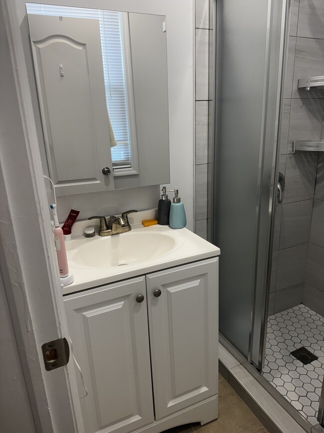 Photo - 109-11-111 205th St