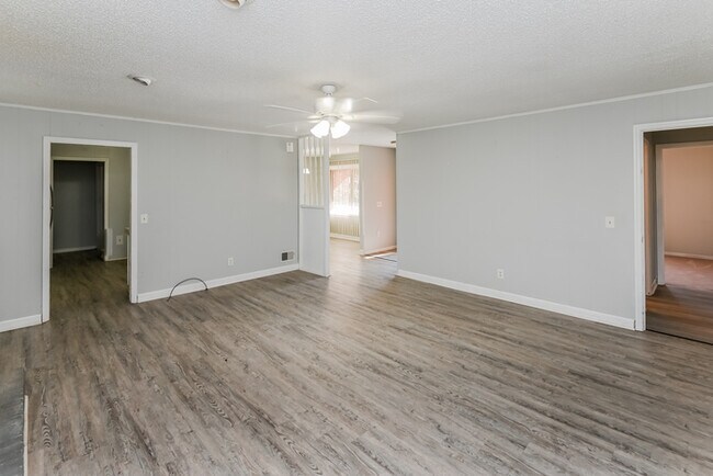 Photo - 112 Tillbury Dr