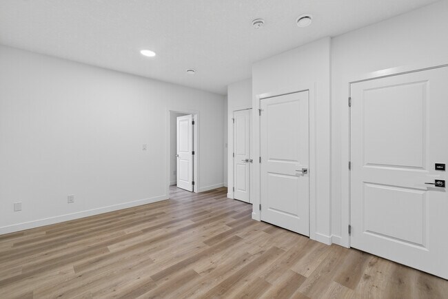 Photo - 28 Renwyck Pl