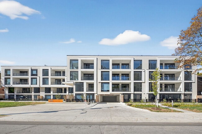 Photo - 200 Keewatin Ave Unité 102