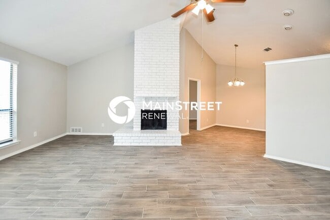 Photo - 4 Bedroom Pet-Friendly Home in Mesquite, TX with Main Street Renewal