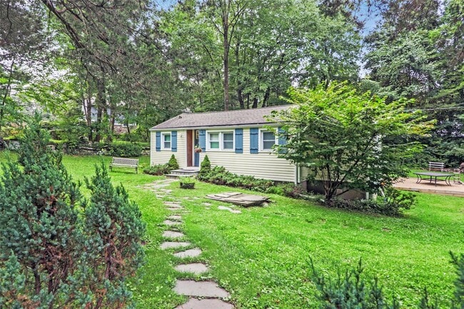 Photo - 46 Grandview Rd House