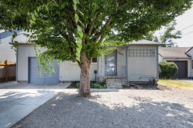 Photo - Sleeping loft off trendy Alberta St in NE Portland, washer/dryer included in the unit!!
