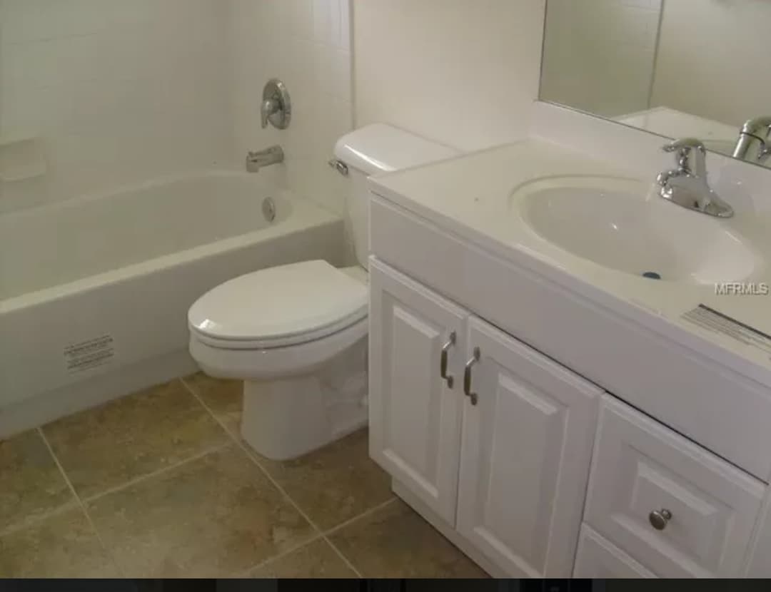 Photo - 2155 Fraser St