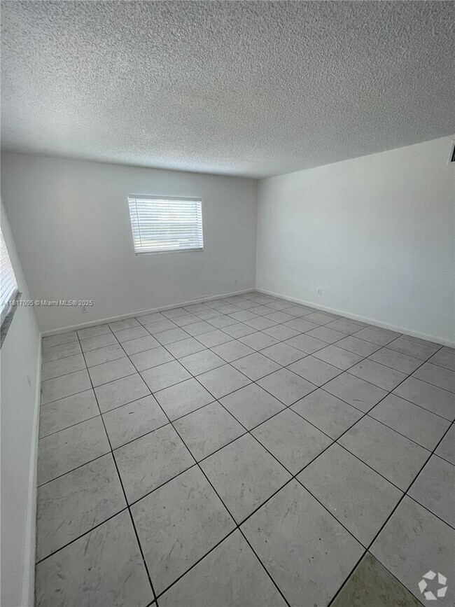 Building Photo - 6034 SW 37th St Unit 7 Rental