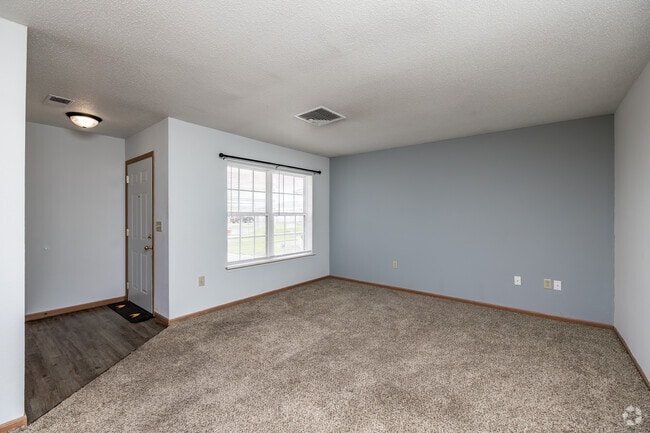 2BR, 1BA - 916SF - Living Room - Black Hawk Village
